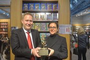 Warner Bros. Consumer Products zeichnet die S. Fischer Verlage auf der Frankfurter Buchmesse aus Bild: Warner Bros. Consumer Products zeichnet die S. Fischer Verlage auf der Frankfurter Buchmesse aus